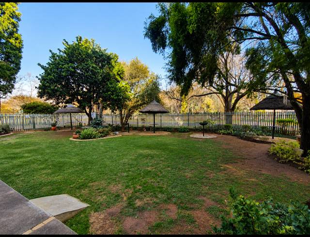 2 BEDROOM FLAT FOR SALE IN THREE RIVERS PROPER